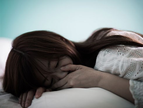 Khi tôi đang nằm ru con ngủ thì chồng hớt hải về nhà với bộ dạng ướt sũng, trên tay anh là một đứa bé vài tháng tuổi vừa mất mẹ