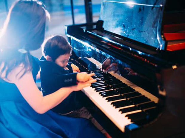 Dù mới 2 tuổi nhưng con trai Đan Trường đã được mẹ đầu tư học 4 ngoại ngữ-2