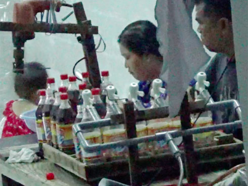 Chỉ 20.000 đồng/gói phụ gia làm ra trăm lít nước cam-2