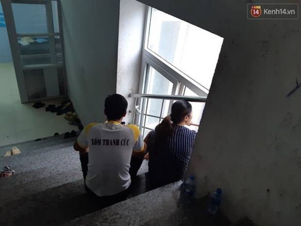 Xúc động những dòng thư trên bức tường loang lổ ngoài phòng mổ của viện E: 4 lần mẹ phải ở đây chờ con rồi, con ơi...-2