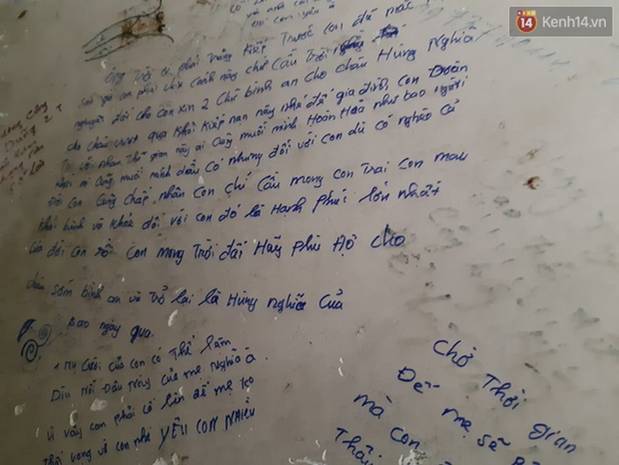 Xúc động những dòng thư trên bức tường loang lổ ngoài phòng mổ của viện E: 4 lần mẹ phải ở đây chờ con rồi, con ơi...-14