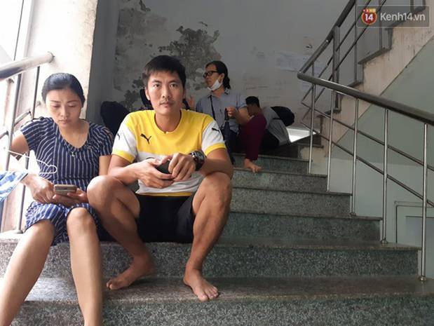 Xúc động những dòng thư trên bức tường loang lổ ngoài phòng mổ của viện E: 4 lần mẹ phải ở đây chờ con rồi, con ơi...-16