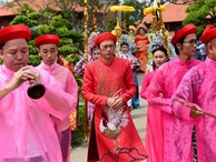 Nghệ sĩ Hoài Linh làm lễ rước kiệu trong ngày giỗ Tổ nghề
