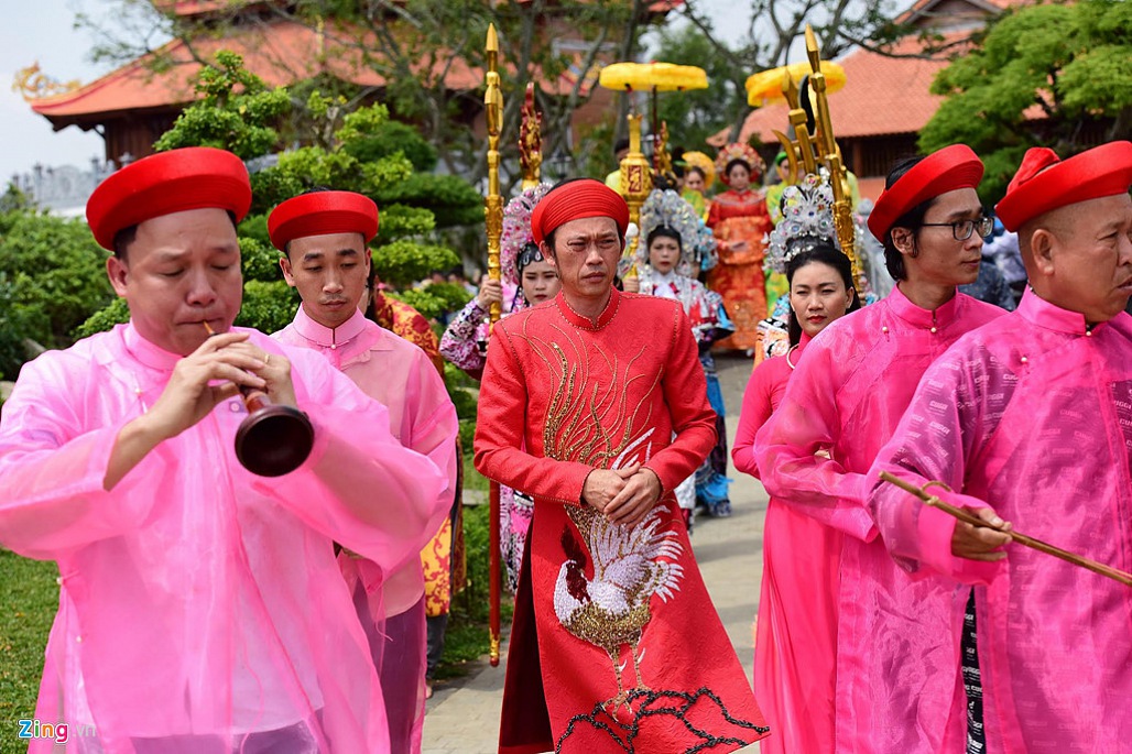 Nghệ sĩ Hoài Linh làm lễ rước kiệu trong ngày giỗ Tổ nghề-1