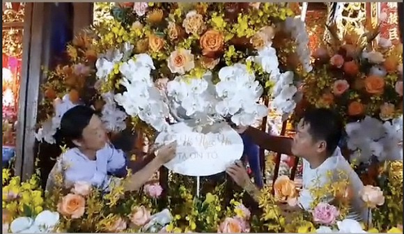 Hà Hồ chia sẻ khoảnh khắc Hoài Linh trêu mình: ‘Hồ Ngọc Hà ơi, con đang ngồi làm hoa cho cô đây’-3