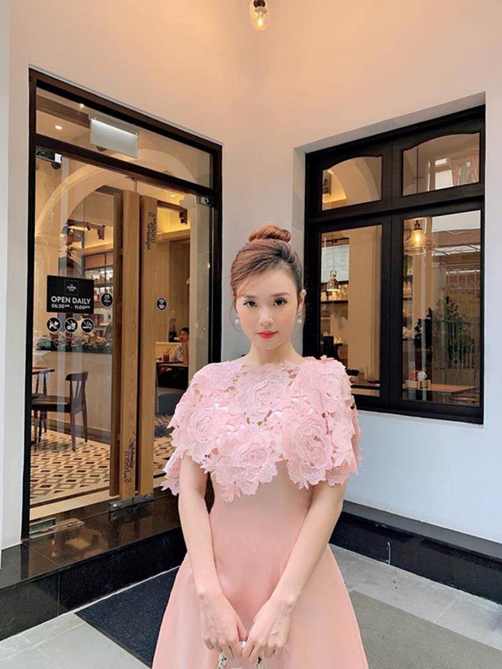 Midu chuộng style nữ tính, mặc đồ hở vừa đủ khoe vai thon-2