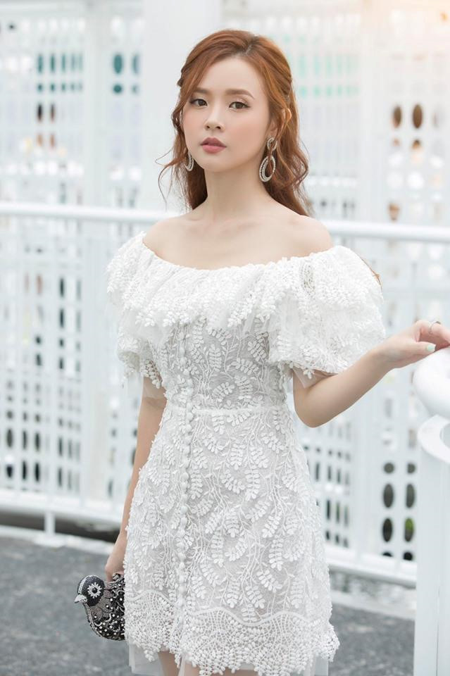 Midu chuộng style nữ tính, mặc đồ hở vừa đủ khoe vai thon-6