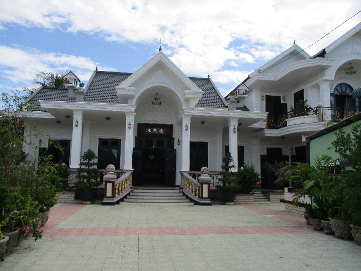 TT-Huế: Biệt phủ 6,5 tỷ tráng lệ, xe hơi xịn ở xã này là của ai?-7