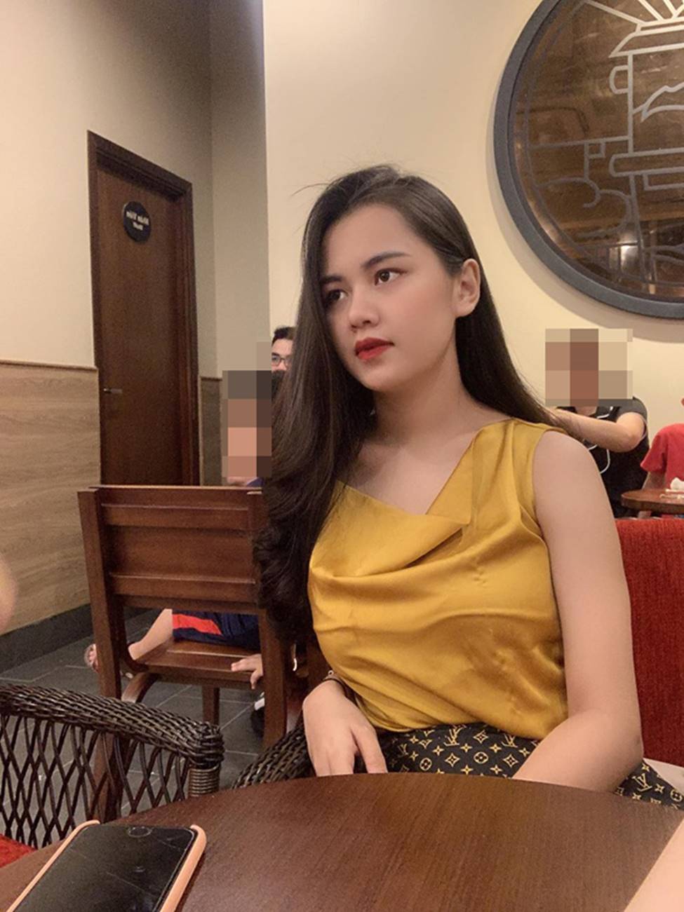 Nhan sắc gái một con trông mòn con mắt của vợ Quế Ngọc Hải-9