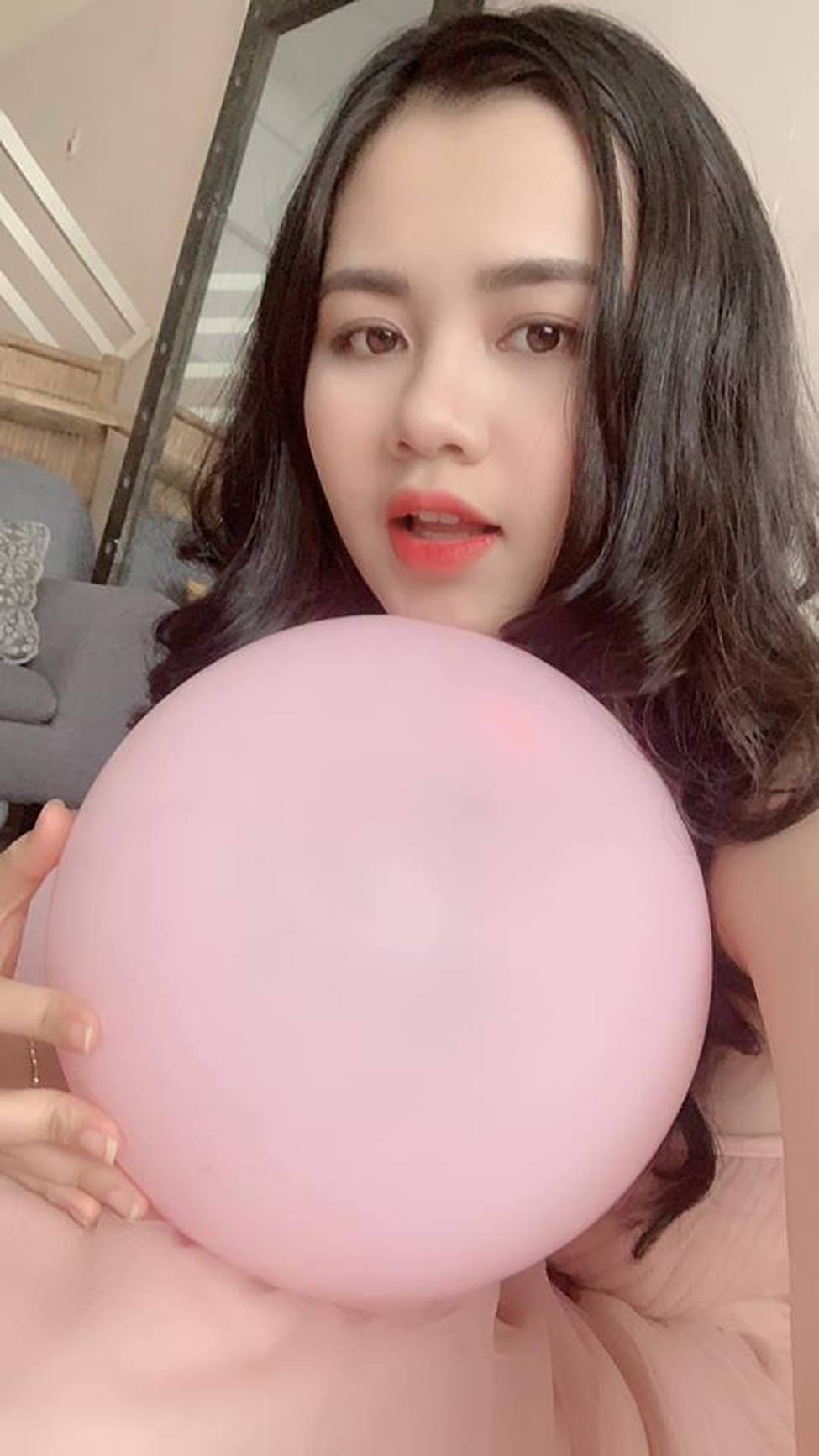 Nhan sắc gái một con trông mòn con mắt của vợ Quế Ngọc Hải-14