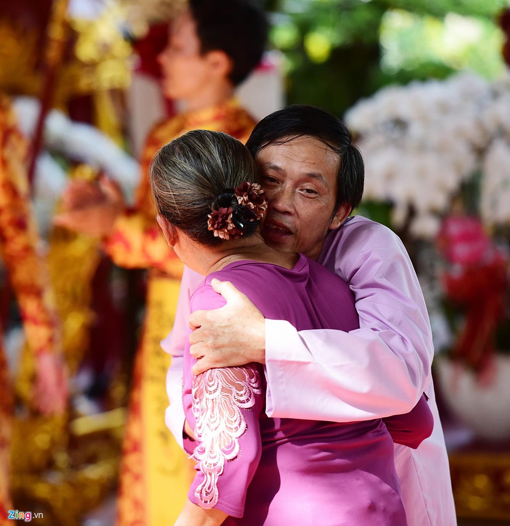 Khi Hoài Linh nói với kẻ gian ở ngày giỗ Tổ: ‘Thôi tha cho bà con đi’-4