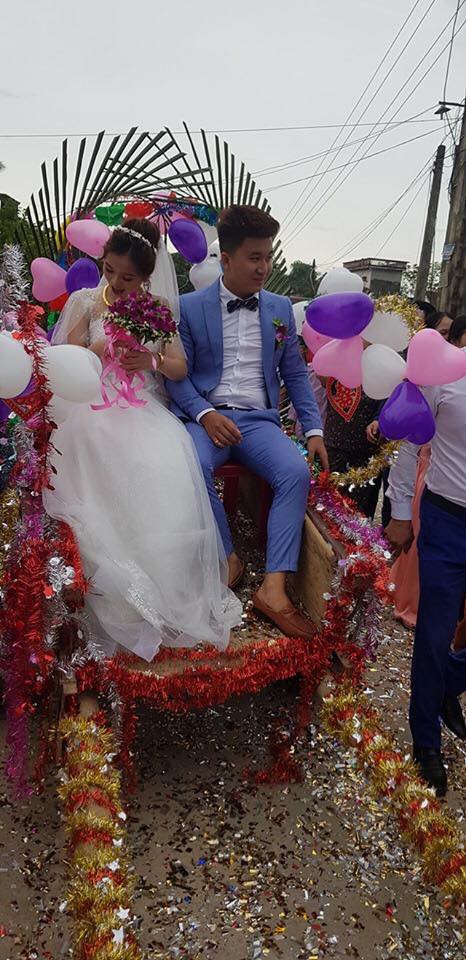 Quên siêu xe 80 tỷ của đại gia Minh Nhựa đi, màn rước dâu độc đáo này mới khó tính giá trị, đặc biệt cô dâu được phát hiện giống một sao bự-4