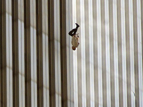 11/9, ngày nước Mỹ mất đi ảo tưởng về sự bất khả xâm phạm-3