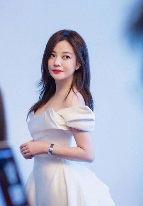 Nguồn cơn chuyện đổ xô đi học thạc sĩ của Lâm Tâm Như: Noi gương Triệu Vy, lịch trình đến lớp nhẹ nhàng đến không ngờ-2