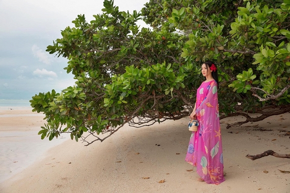 Hoa hậu Đền Hùng Giáng My lại thả dáng gợi cảm trên biển-5