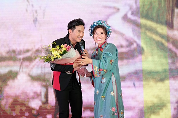 Người tình đại gia bị đồn bỏ tiền cho nam diễn viên Quý Bình mở công ty là ai?-12