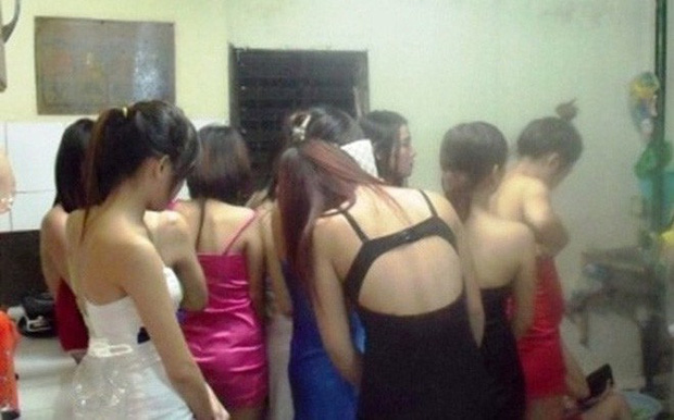 Đại ca giang hồ Thanh Hóa sai đàn em nhốt, đánh đập thiếu nữ, ép phục vụ quán karaoke-1