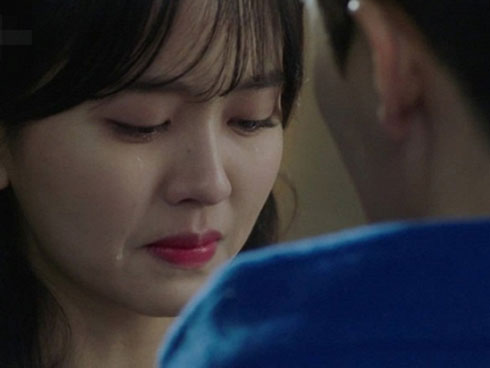 Nửa đêm vợ lén vào phòng vệ sinh gọi điện, tôi nghi ngờ nên điều tra nhưng kể từ khi anh ta bắt máy, tôi sững sờ không dám tin vào tai mình-3