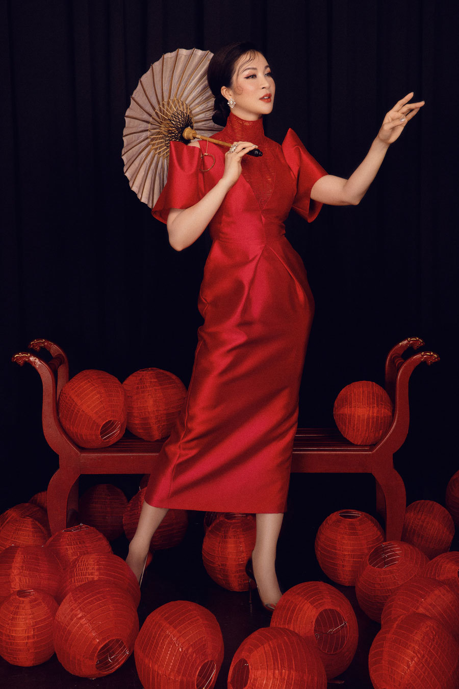 MC Thanh Mai khoe vẻ đẹp bên đèn lồng-3