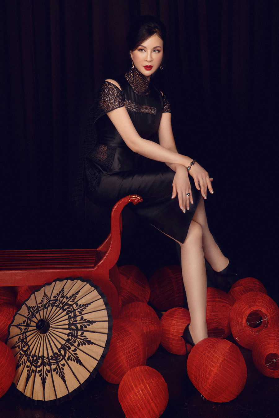 MC Thanh Mai khoe vẻ đẹp bên đèn lồng-6