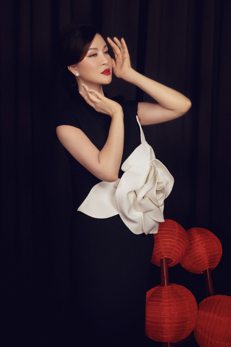 MC Thanh Mai khoe vẻ đẹp bên đèn lồng-7