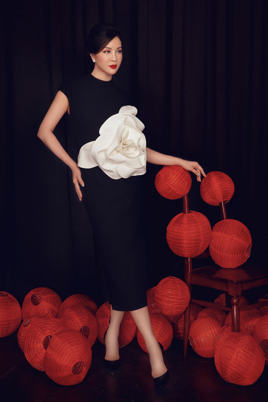 MC Thanh Mai khoe vẻ đẹp bên đèn lồng-8