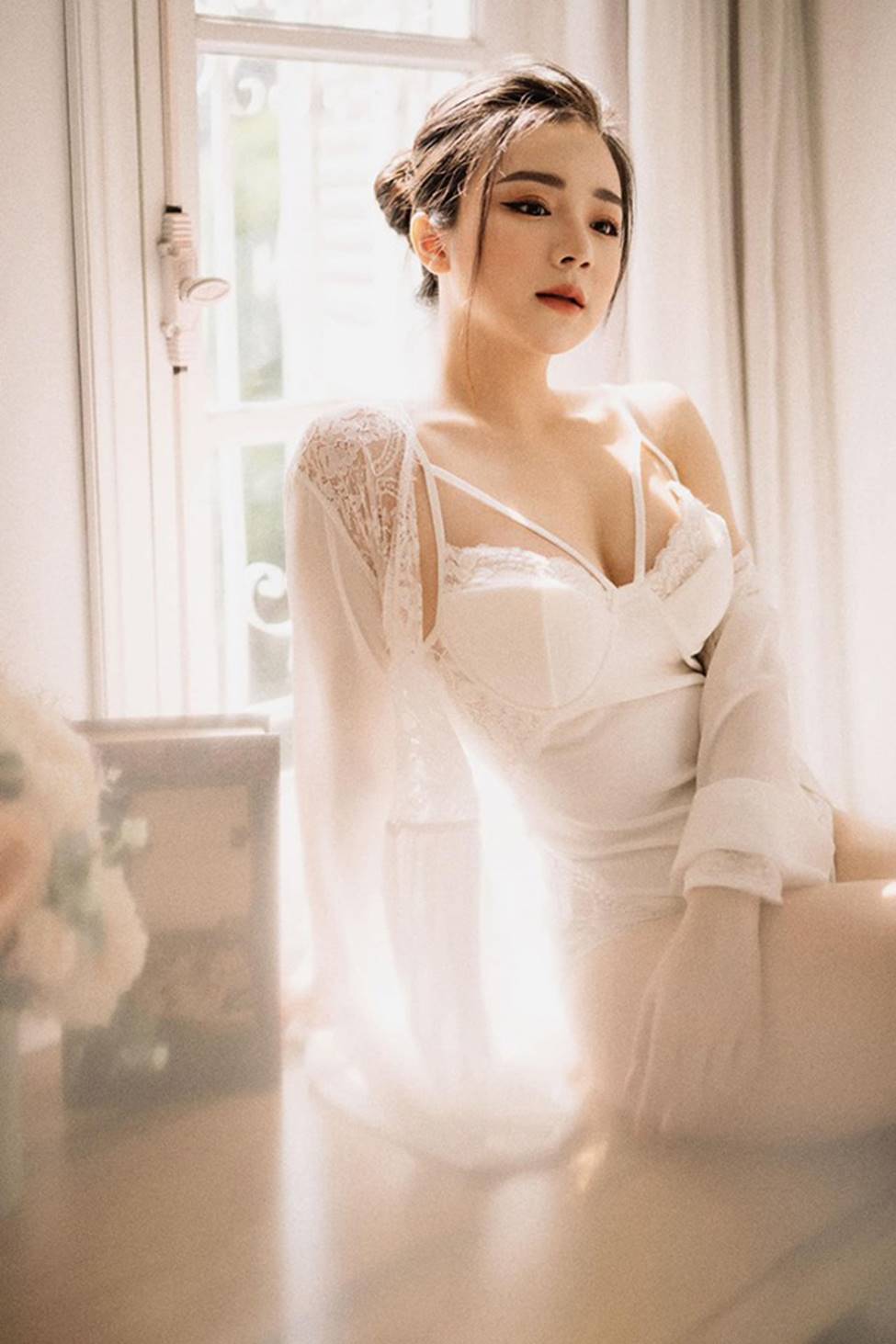 3 cô gái mặc áo dài hấp dẫn không tưởng, ảnh đời thường còn bốc lửa hơn-10