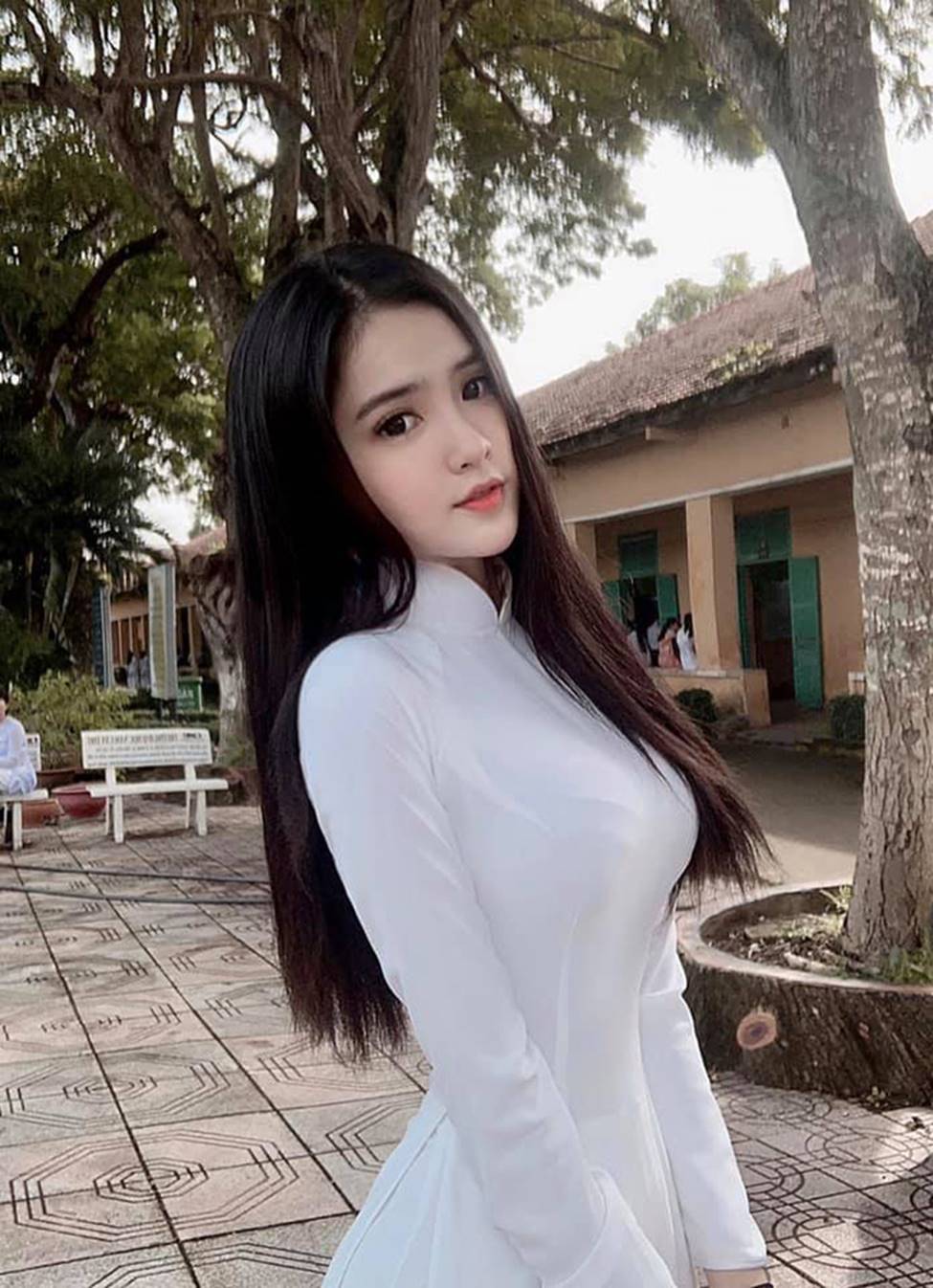 3 cô gái mặc áo dài hấp dẫn không tưởng, ảnh đời thường còn bốc lửa hơn-3