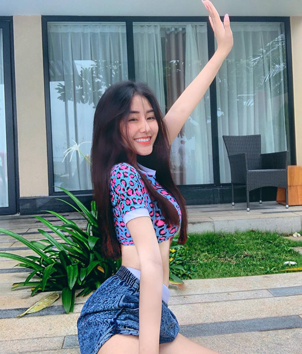 3 cô gái mặc áo dài hấp dẫn không tưởng, ảnh đời thường còn bốc lửa hơn-19