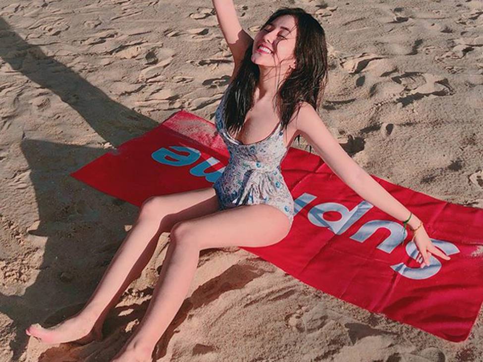 3 cô gái mặc áo dài hấp dẫn không tưởng, ảnh đời thường còn bốc lửa hơn-20