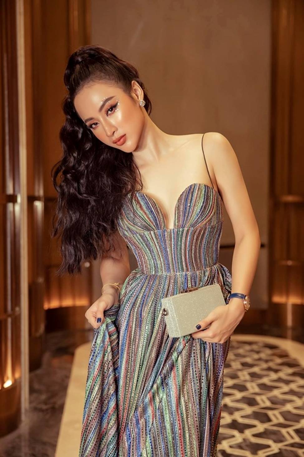 Angela Phương Trinh hết khoe thân, em ruột 23 tuổi lại ngày càng táo bạo-4