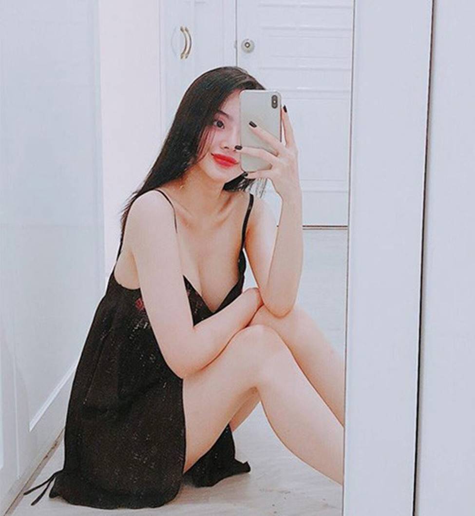 Angela Phương Trinh hết khoe thân, em ruột 23 tuổi lại ngày càng táo bạo-16