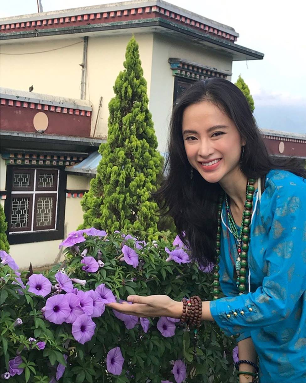 Angela Phương Trinh hết khoe thân, em ruột 23 tuổi lại ngày càng táo bạo-7