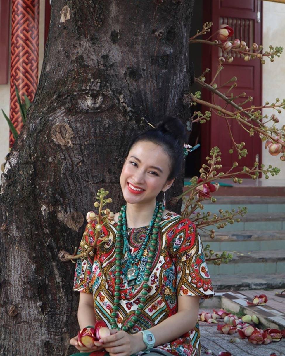 Angela Phương Trinh hết khoe thân, em ruột 23 tuổi lại ngày càng táo bạo-9