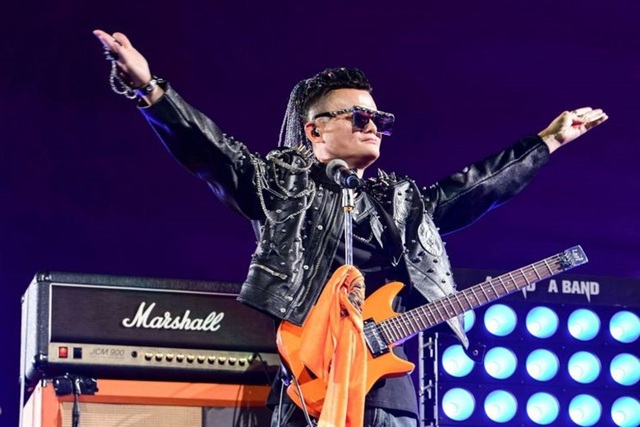Jack Ma khóc nức nở bên tiếng nhạc rock ngày chia tay Alibaba-1