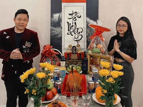 Phương Mỹ Chi lên tiếng khi bị nhắc nhở vì diện áo croptop đi cúng Tổ-6