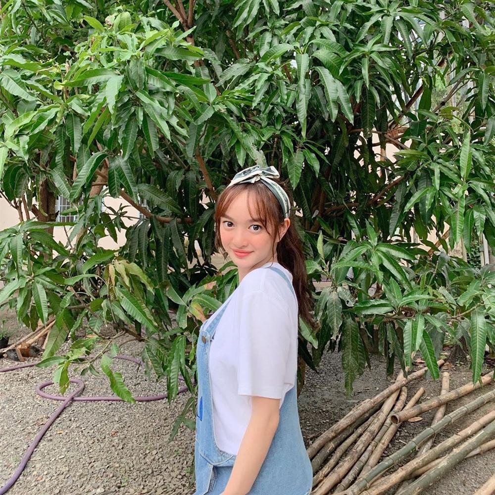 Đào Bá Lộc học hội chị em cách hack chân dài trông như cao m8 với chiếc quần jeans ống rộng-2