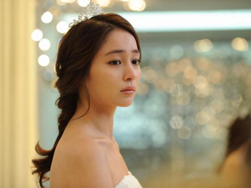 Thấy mẹ liên tục chê con dâu lười biếng, tôi lén lắp camera theo dõi và rơi nước mắt trước cảnh sống mỗi ngày của vợ mình-3