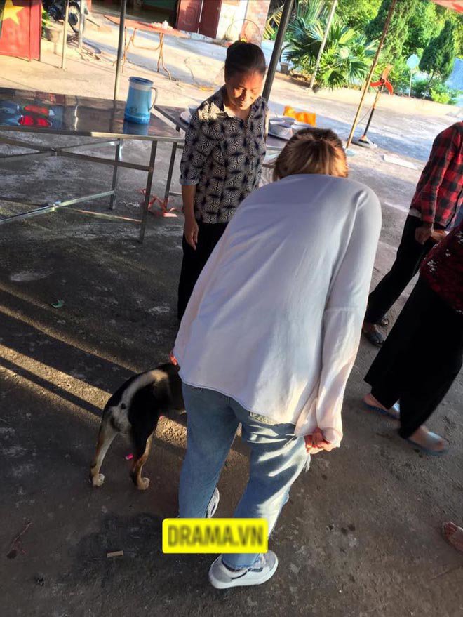 Vừa cưới xong, cô dâu thay váy, bắt taxi về mẹ đẻ đón... chó cưng sang nhà chồng-3