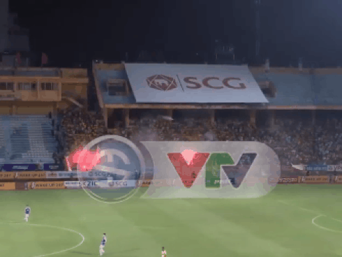 Trước vụ nữ CĐV bị bỏng do pháo sáng, thế giới từng chứng kiến thảm kịch tồi tệ do đám đông hooligan gây ra trên khán đài khiến 39 người chết-11