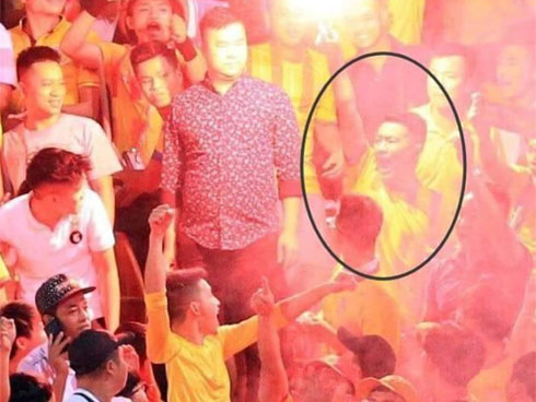 CLIP: Không chỉ manh động trên sân Hàng Đẫy, CĐV Nam Định còn có hành động gây bức xúc trước đó-2