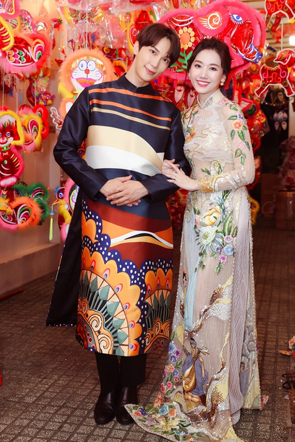 Hari Won dạo phố Trung Thu cùng tài tử Park Jung Min-1