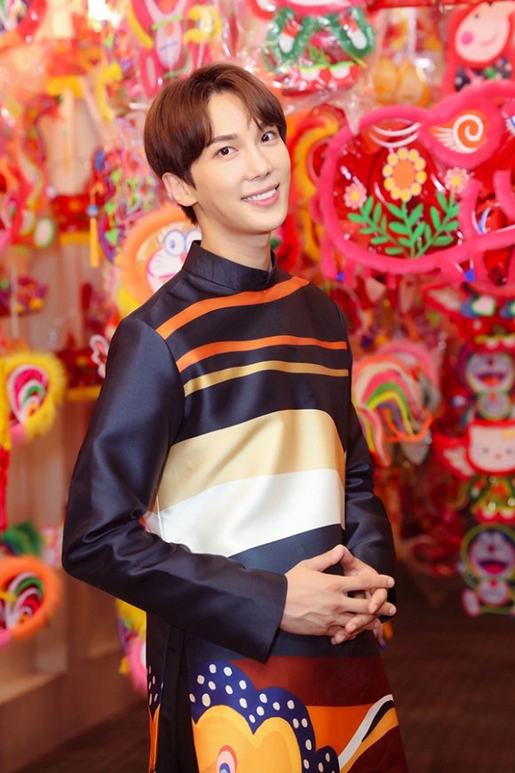 Hari Won dạo phố Trung Thu cùng tài tử Park Jung Min-10