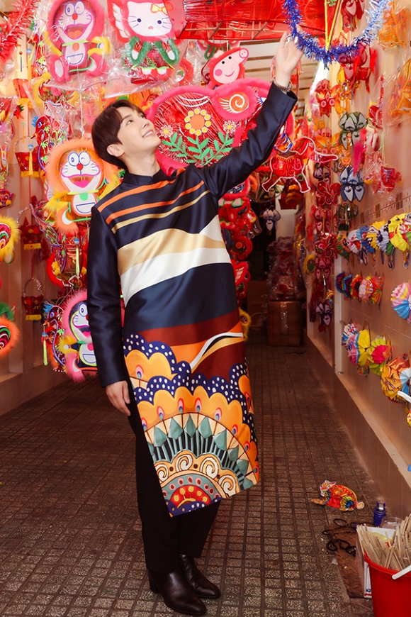 Hari Won dạo phố Trung Thu cùng tài tử Park Jung Min-7