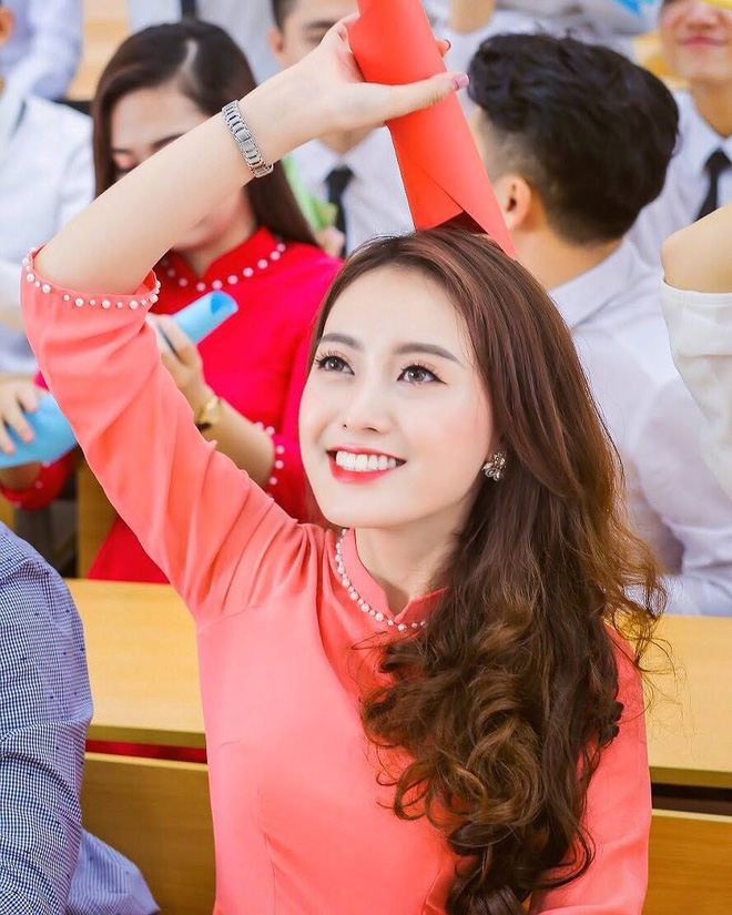 Cựu sinh viên ĐH Kiểm sát Hà Nội xinh chẳng kém gì hotgirl với nụ cười tỏa nắng nhìn là yêu-15