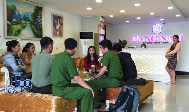 7 phụ nữ kéo đến thẩm mỹ viện ở Đà Nẵng đòi lại tiền vì... làm hoài mà không thấy đẹp-1