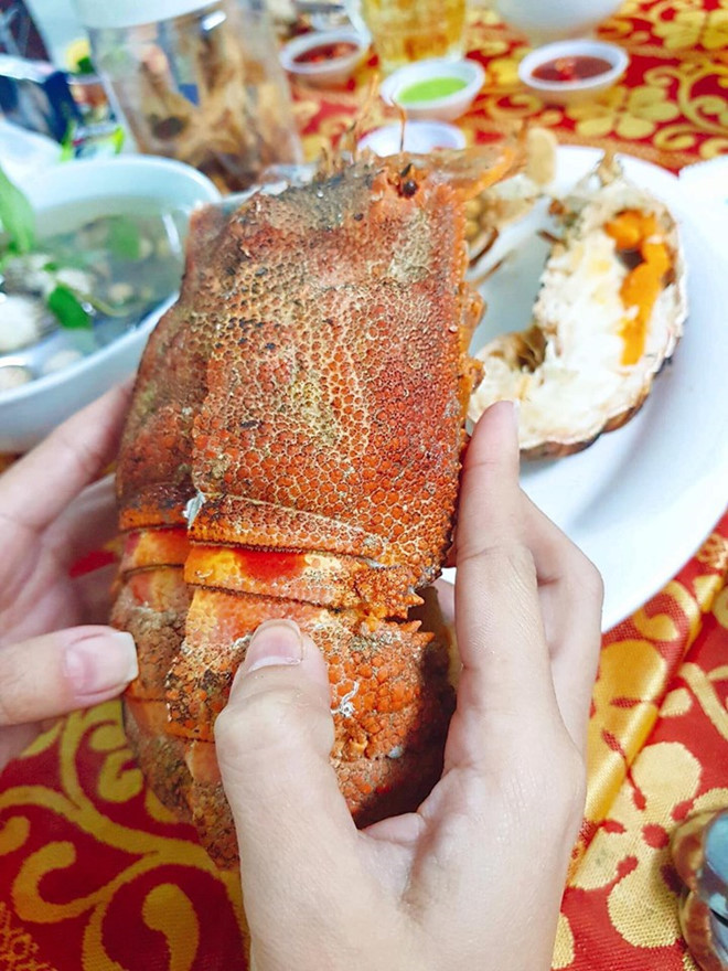 2,2 triệu đồng/kg tôm mũ ni đỏ, khách vẫn ‘săn lùng’-2