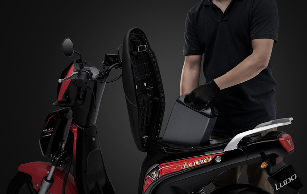 Ra mắt 2 dòng xe máy điện cá tính của VinFast-7