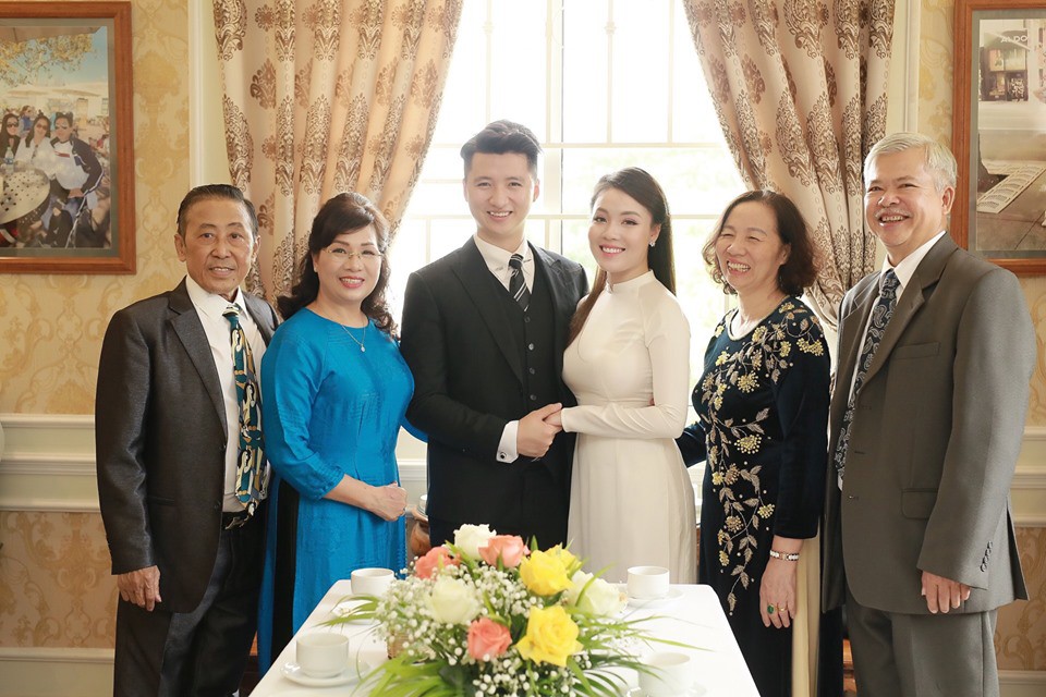 Hóa ra trước khi có màn cầu hôn lãng mạn ở Paris, nữ giảng viên Âu Hà My đã làm lễ dạm ngõ rình rang rồi-4