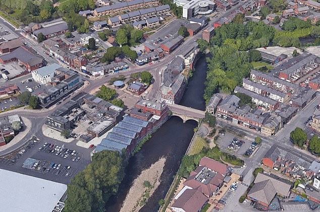 Bé trai bị bố ruột ném xuống sông đến chết trên đường đi mua sữa, kẻ thủ ác sau khi gây án còn làm nên hành động vô nhân tính-2